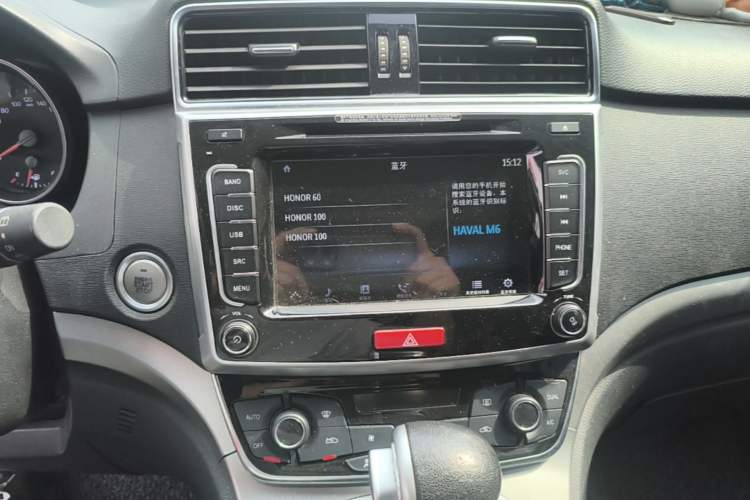 Used Haval M6 2018 Revised Version 1.5T DCT Two-Wheel Drive Elite Edition Audio And AC Panel