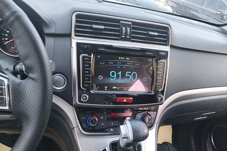 Used Haval M6 2018 Revised Version 1.5T DCT Two-Wheel Drive Elite Edition Audio And AC Panel
