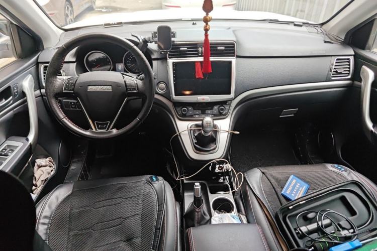 Used Haval M6 2018 1.5T Manual Two-Wheel Drive Elite Model Center Console