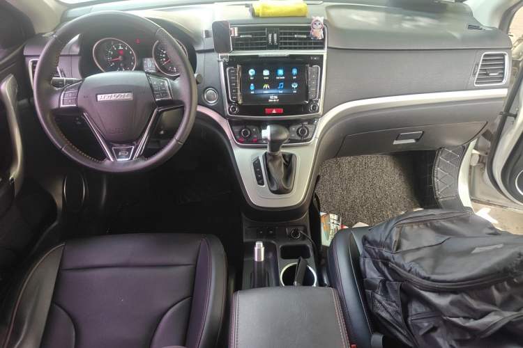 Used Haval M6 2018 Revised Version 1.5T DCT Two-Wheel Drive Elite Edition Center Console