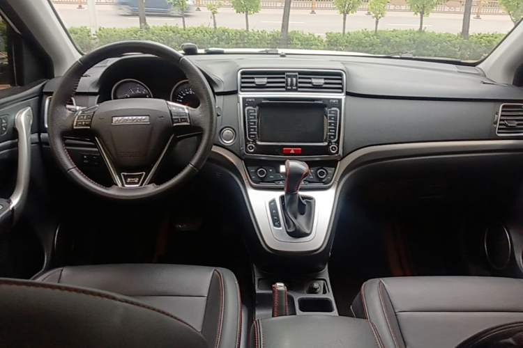 Used Haval M6 2018 Revised Version 1.5T DCT Two-Wheel Drive Elite Edition Center Console
