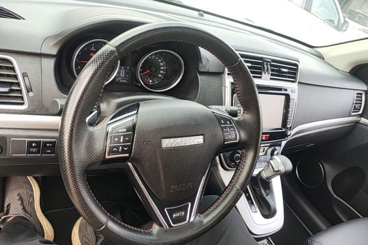 Used Haval M6 2018 1.5T DCT Two-Wheel Drive Elite Model Center Console
