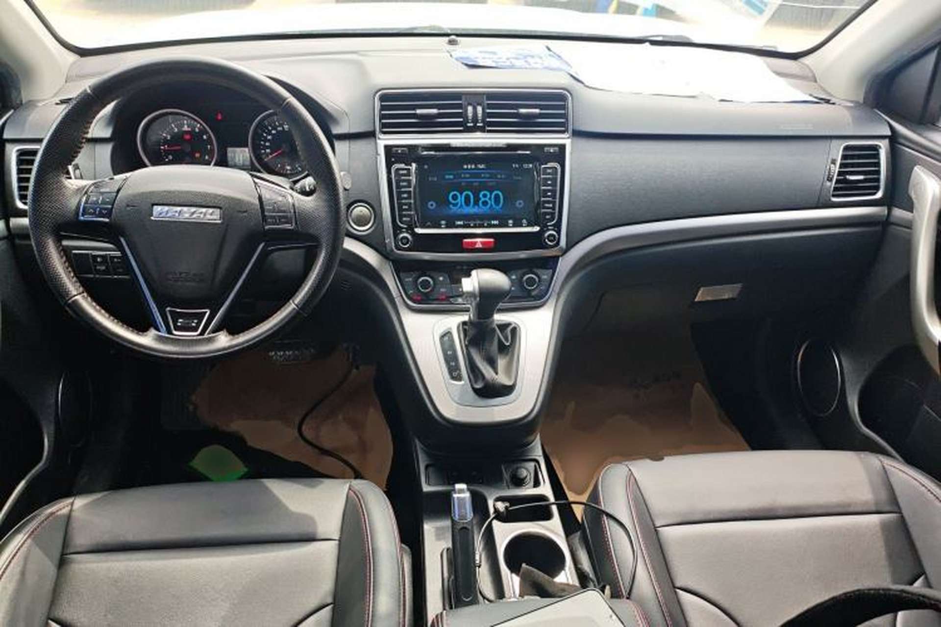 Used Haval M6 2018 Revised Version 1.5T DCT Two-Wheel Drive Elite Edition Center Console