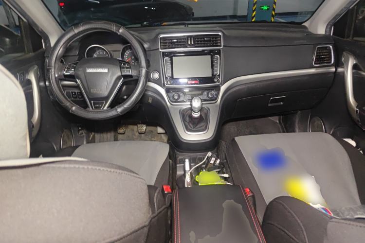 Used Haval M6 2018 1.5T Manual Two-Wheel Drive Urban Model Center Console