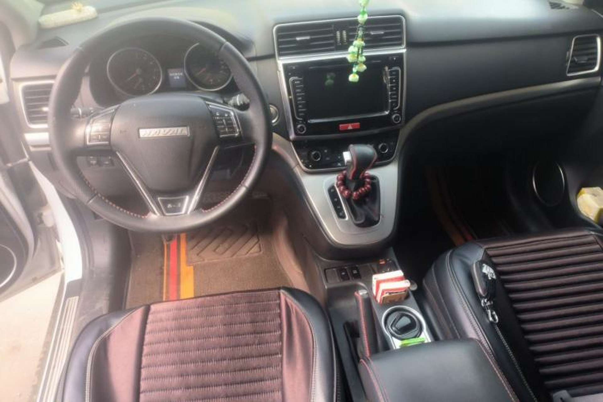 Used Haval M6 2018 Revised Version 1.5T DCT Two-Wheel Drive Elite Edition Center Console