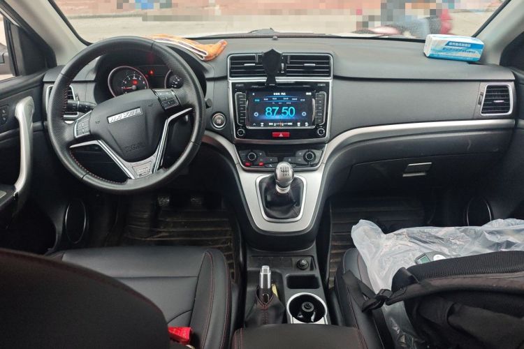 Used Haval M6 2018 1.5T Manual Two-Wheel Drive Elite Model Center Console