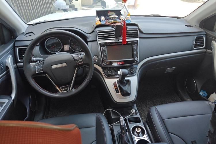 Used Haval M6 2018 1.5T DCT Two-Wheel Drive Elite Model Center Console