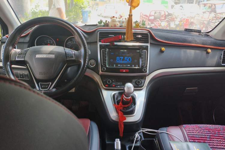 Used Haval M6 2018 1.5T Manual Two-Wheel Drive Elite Model Center Console