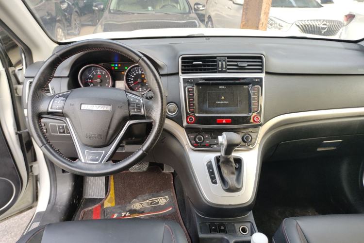 Used Haval M6 2018 Revised Version 1.5T DCT Two-Wheel Drive Elite Edition Center Console