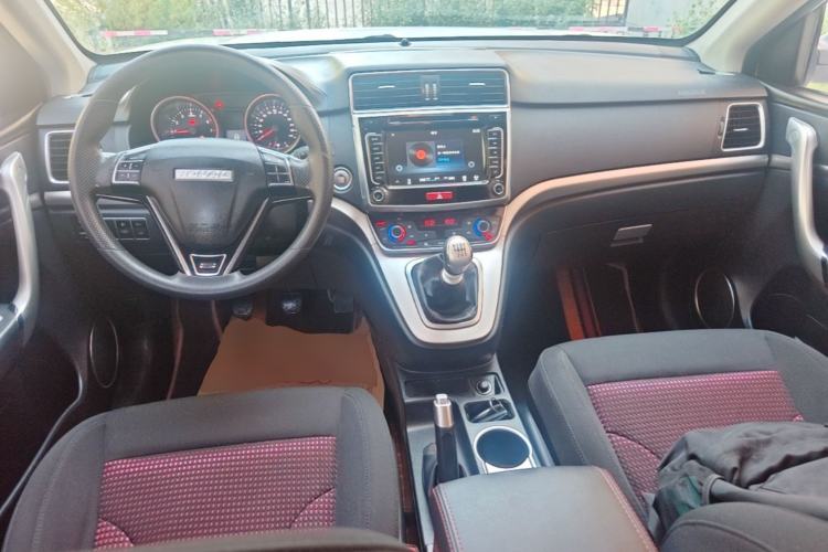 Used Haval M6 2018 1.5T Manual Two-Wheel Drive Urban Model Center Console