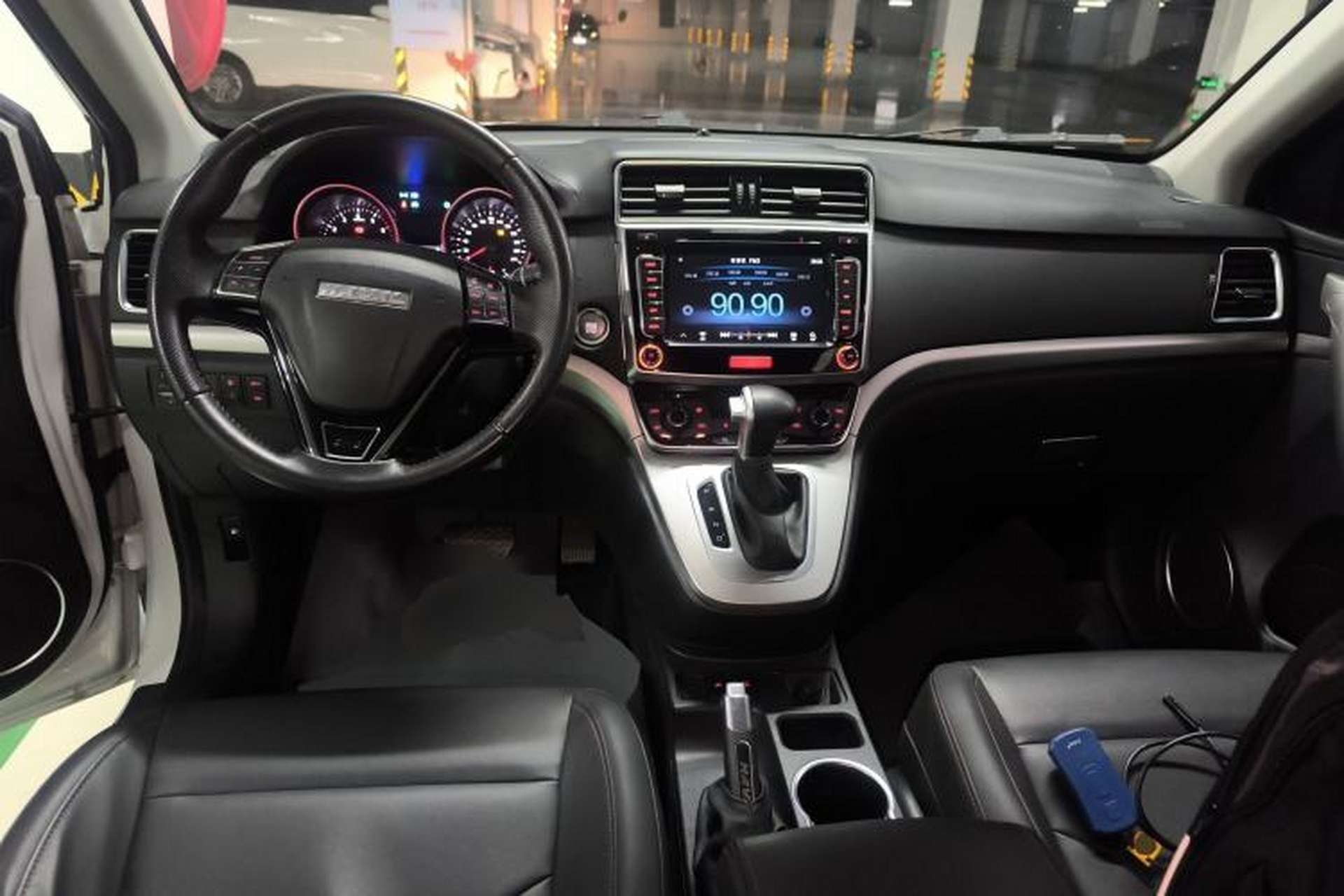 Used Haval M6 2018 Revised Version 1.5T DCT Two-Wheel Drive Elite Edition Center Console