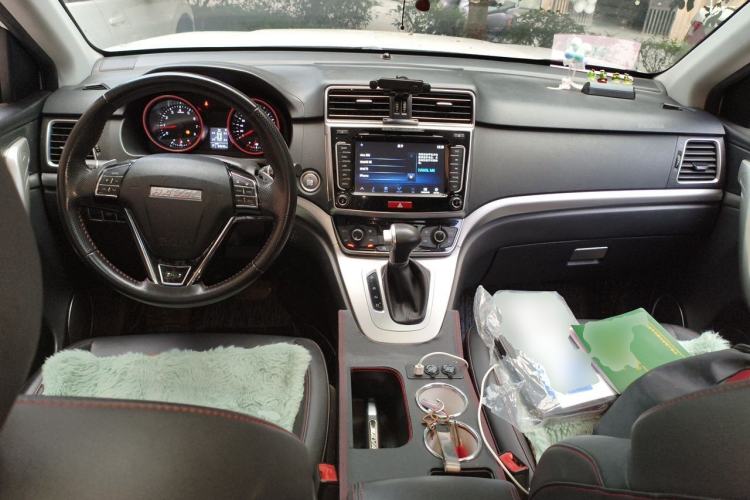 Used Haval M6 2018 Revised Version 1.5T DCT Two-Wheel Drive Elite Edition Center Console