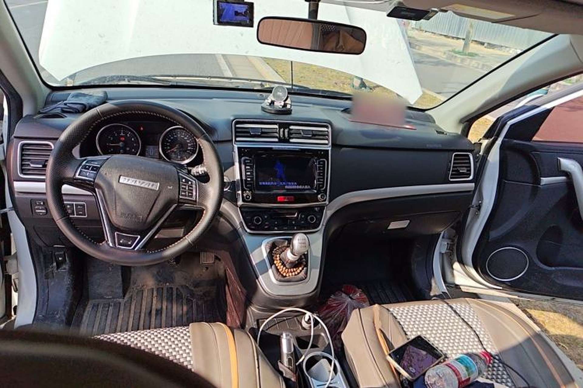 Used Haval M6 2018 1.5T Manual Two-Wheel Drive Elite Model Center Console