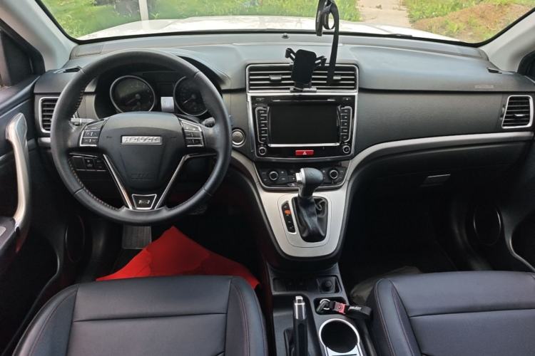 Used Haval M6 2018 Revised Version 1.5T DCT Two-Wheel Drive Elite Edition Center Console