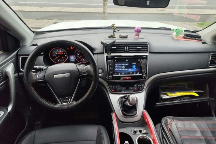 Used Haval M6 2018 1.5T Manual Two-Wheel Drive Elite Model Center Console
