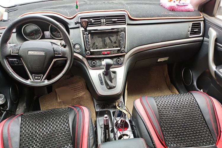 Used Haval M6 2018 1.5T DCT Two-Wheel Drive Elite Model Center Console