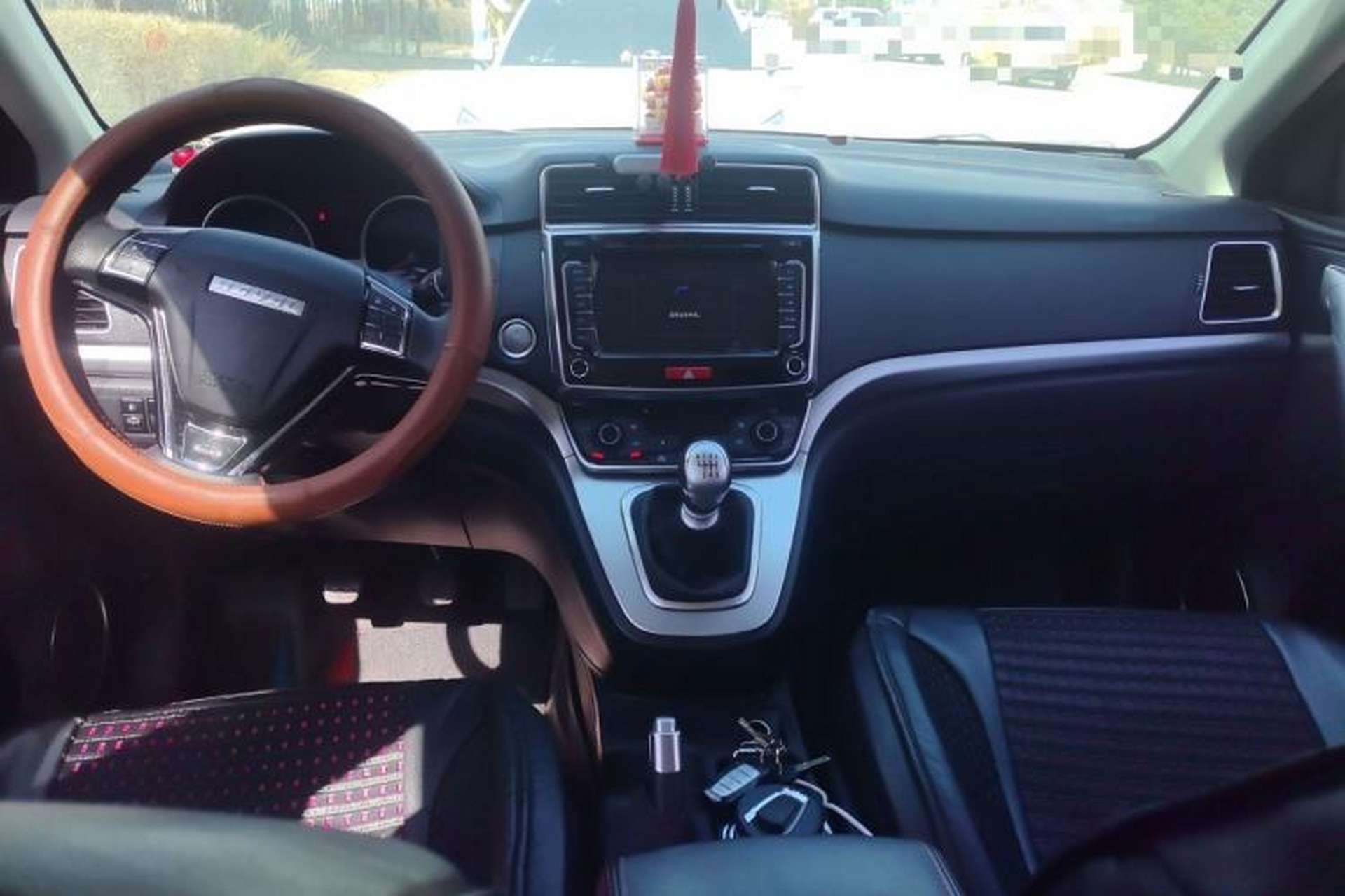 Used Haval M6 2018 1.5T Manual Two-Wheel Drive Elite Model Center Console