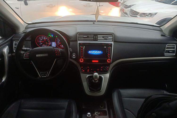Used Haval M6 2018 1.5T Manual Two-Wheel Drive Elite Model Center Console