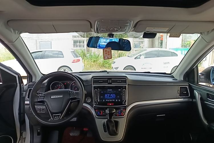 Used Haval M6 2018 1.5T DCT Two-Wheel Drive Elite Model Center Console