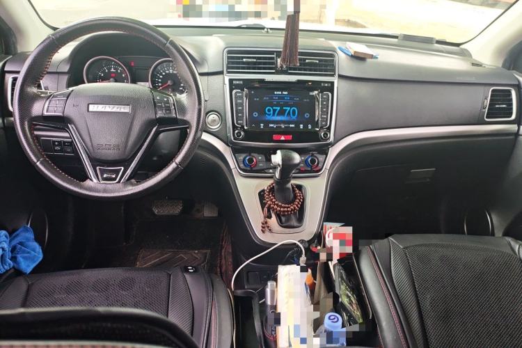 Used Haval M6 2018 1.5T DCT Two-Wheel Drive Elite Model Center Console