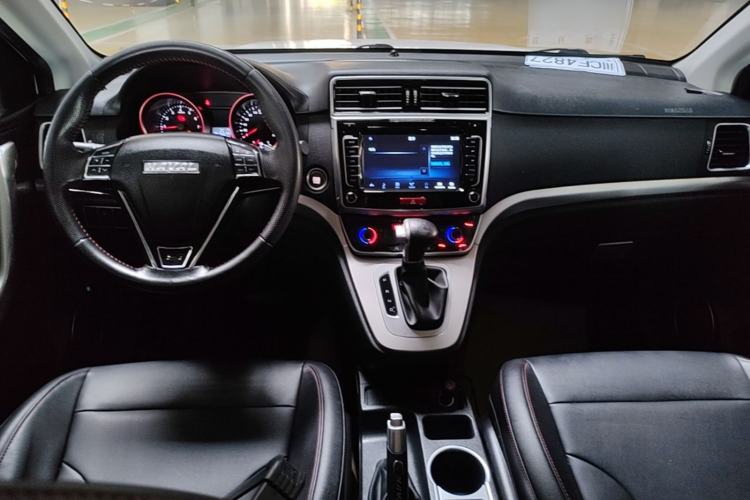 Used Haval M6 2018 1.5T DCT Two-Wheel Drive Elite Model Center Console