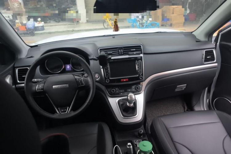 Used Haval M6 2018 1.5T Manual Two-Wheel Drive Elite Model Center Console