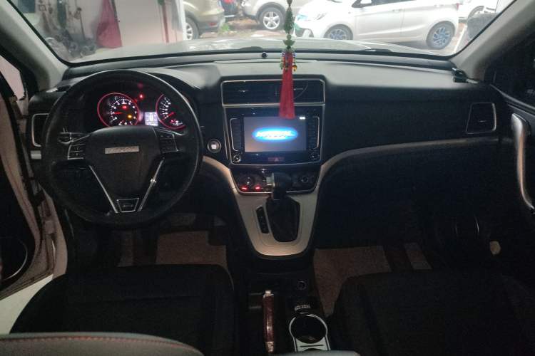Used Haval M6 2018 Revised Version 1.5T DCT Two-Wheel Drive Elite Edition Center Console