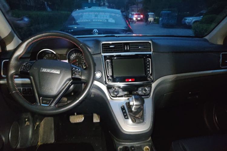 Used Haval M6 2018 1.5T DCT Two-Wheel Drive Elite Model Center Console