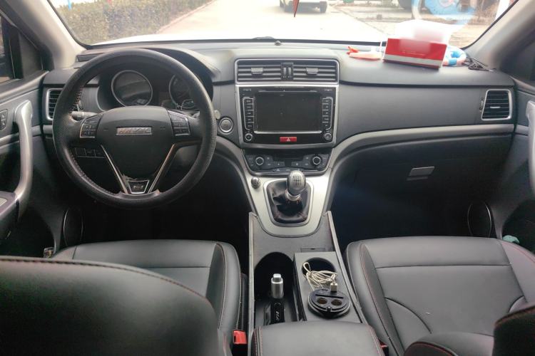 Used Haval M6 2018 1.5T Manual Two-Wheel Drive Elite Model Center Console