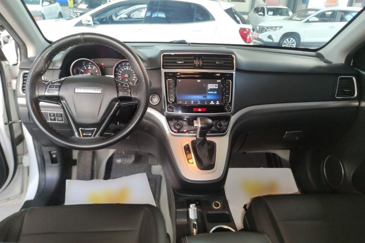 Used Haval M6 2018 Revised Version 1.5T DCT Two-Wheel Drive Elite Edition Center Console