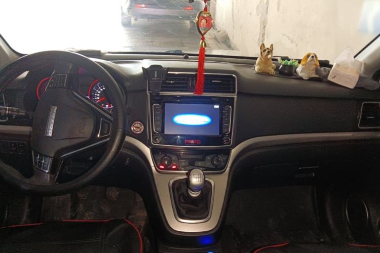 Used Haval M6 2018 1.5T Manual Two-Wheel Drive Elite Model Center Console