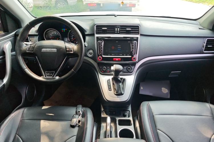 Used Haval M6 2018 Revised Version 1.5T DCT Two-Wheel Drive Elite Edition Center Console