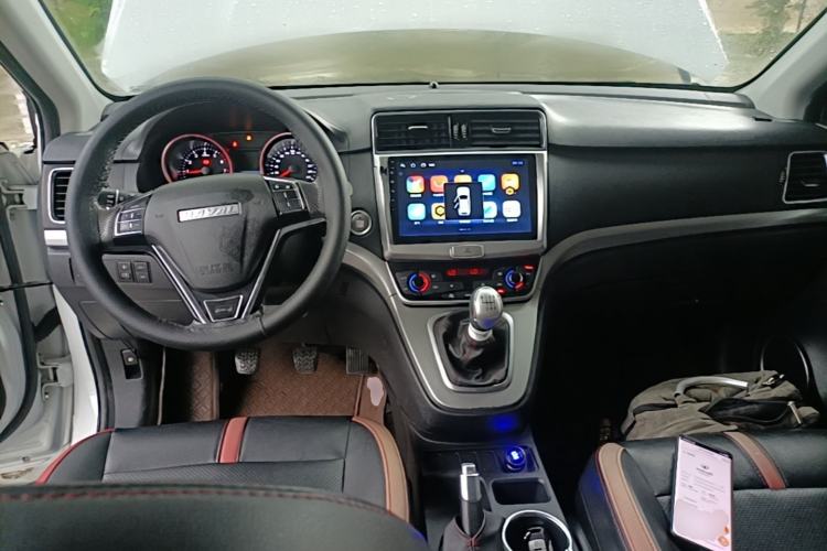 Used Haval M6 2018 1.5T Manual Two-Wheel Drive Urban Model Center Console