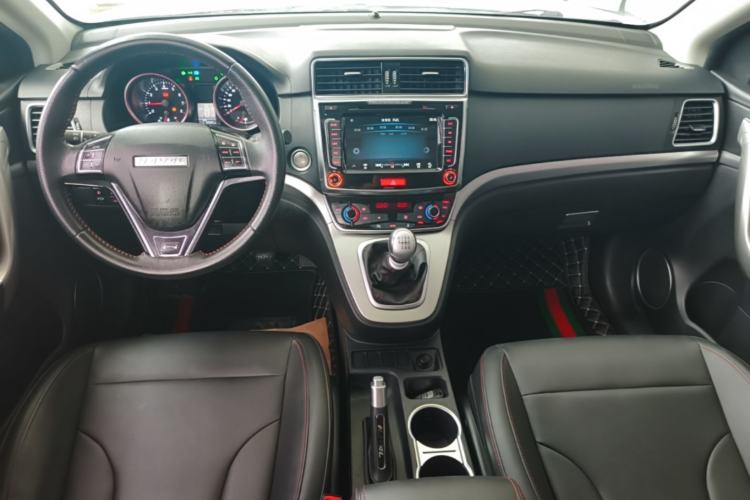Used Haval M6 2018 1.5T Manual Two-Wheel Drive Elite Model Center Console