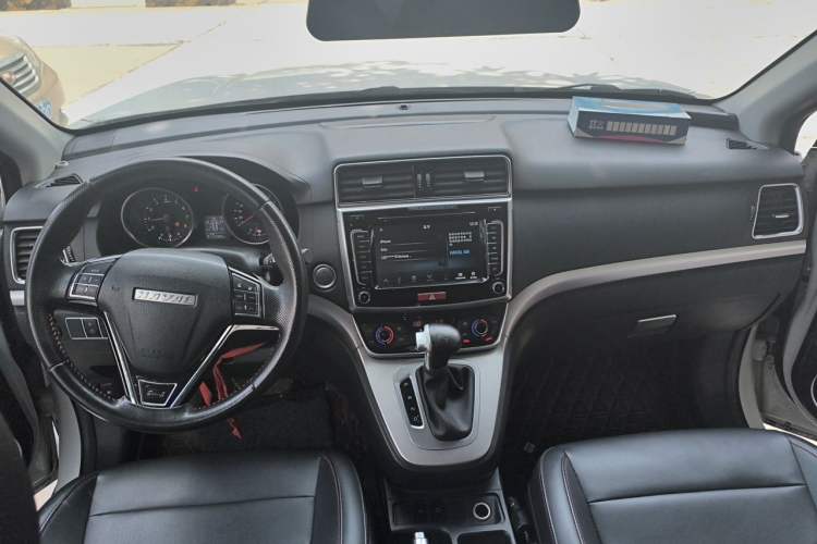 Used Haval M6 2018 1.5T DCT Two-Wheel Drive Elite Model Center Console