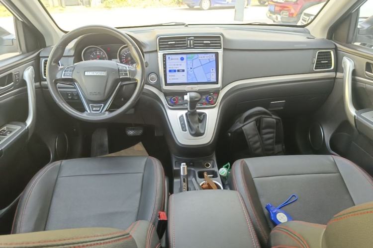 Used Haval M6 2018 Revised Version 1.5T DCT Two-Wheel Drive Urban Style Center Console