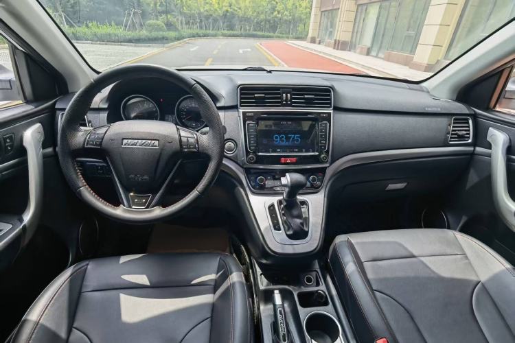 Used Haval M6 2018 Revised Version 1.5T DCT Two-Wheel Drive Elite Edition Center Console