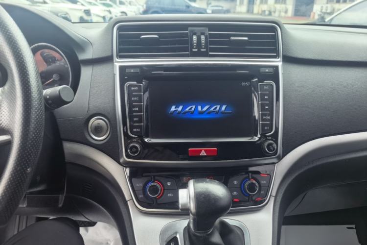 Used Haval M6 2018 1.5T DCT Two-Wheel Drive Elite Model Center Console