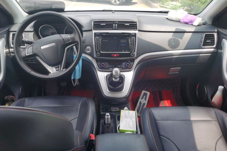Used Haval M6 2018 1.5T Manual Two-Wheel Drive Elite Model Center Console