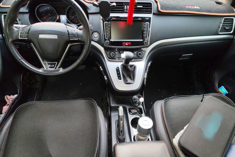Used Haval M6 2018 1.5T DCT Two-Wheel Drive Elite Model Center Console