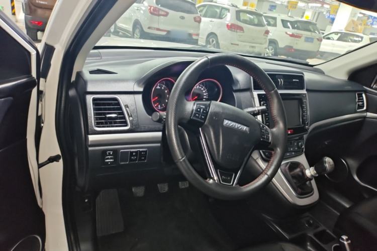Used Haval M6 2018 1.5T Manual Two-Wheel Drive Elite Model Center Console