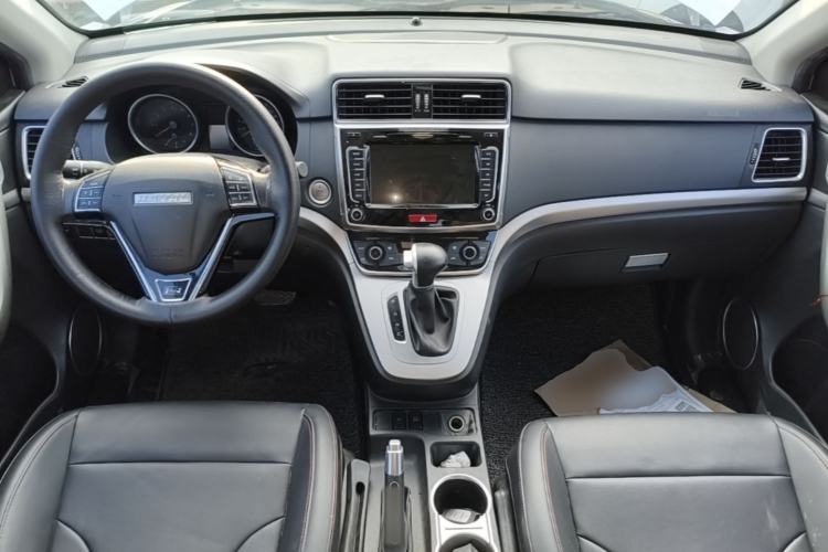 Used Haval M6 2018 1.5T DCT Two-Wheel Drive Elite Model Center Console