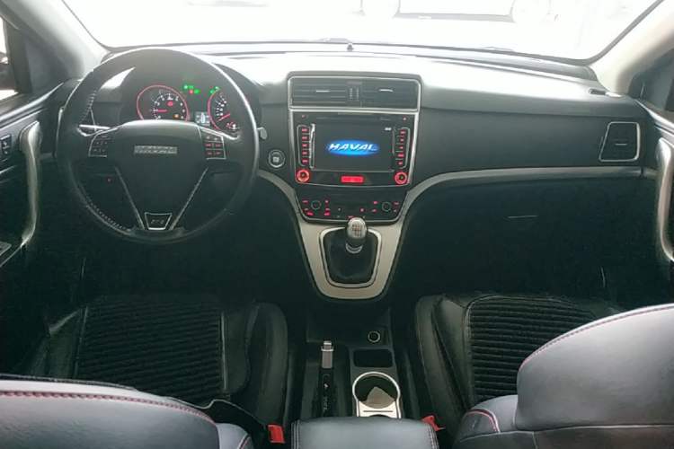Used Haval M6 2018 1.5T Manual Two-Wheel Drive Elite Model Center Console