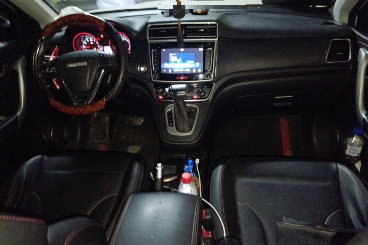 Used Haval M6 2018 1.5T DCT Two-Wheel Drive Elite Model Center Console