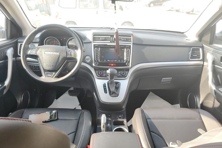 Used Haval M6 2018 1.5T DCT Two-Wheel Drive Elite Model Center Console