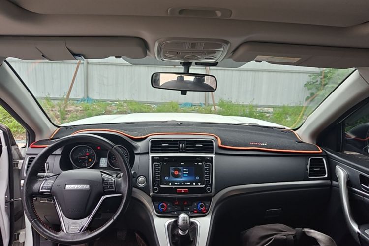 Used Haval M6 2018 1.5T Manual Two-Wheel Drive Elite Model Center Console