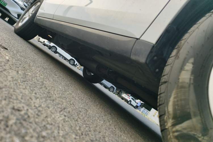 Used Haval M6 2018 1.5T Manual Two-Wheel Drive Elite Model Chassis Front Right
