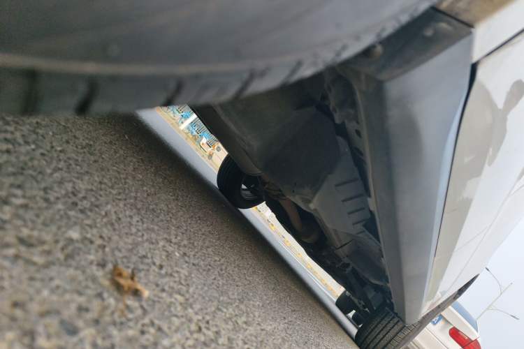 Used Haval M6 2018 1.5T Manual Two-Wheel Drive Elite Model Chassis Rear Right