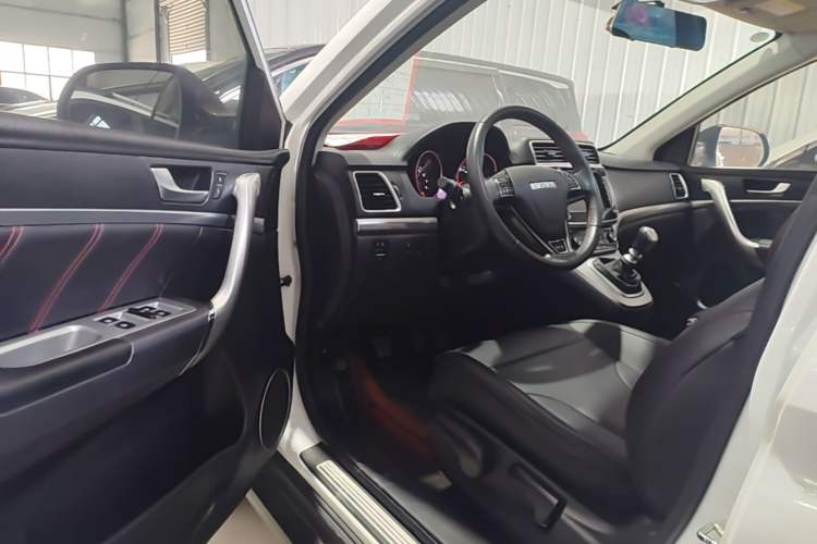 Used Haval M6 2018 1.5T Manual Two-Wheel Drive Elite Model Driver Seat