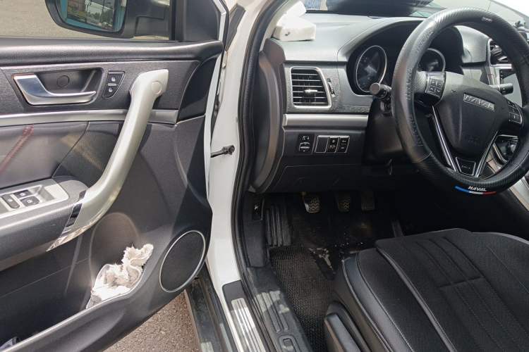 Used Haval M6 2018 1.5T Manual Two-Wheel Drive Urban Model Driver Seat